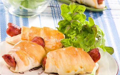 Румяные сосиски в тесте