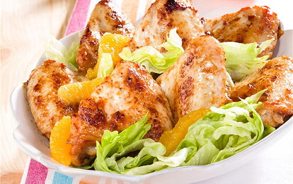 Тушеные крылышки с медом, чесноком и апельсиновым соком