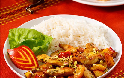 Кусочки курочки с имбирем и персиками