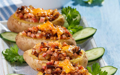 Картофель с начинкой из грибов и ветчины