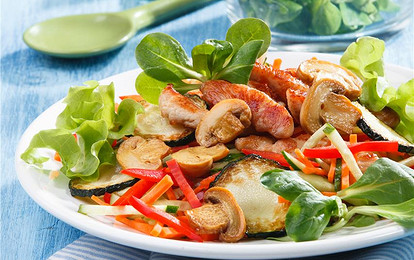 Теплый салат с индейкой