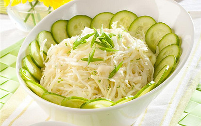 Салат из капусты с огурцами
