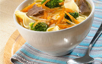 Суп с овощами и лапшой