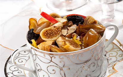 Фруктовый салат с миндалем