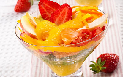 Салат с фруктовым соусом