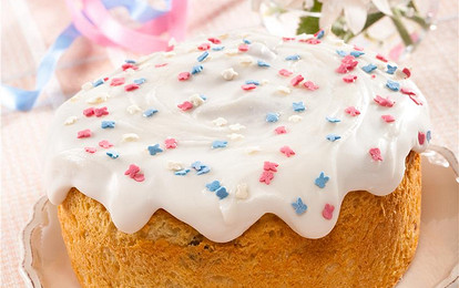 Кулич с миндалем, изюмом и цукатами