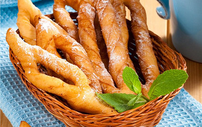 Хворост в сахарной пудре