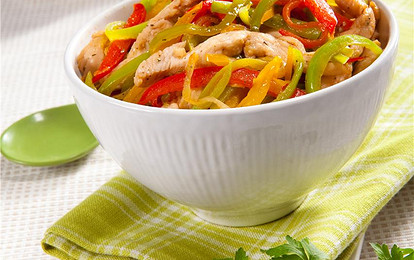 Рагу из курицы с луком и сладким перцем