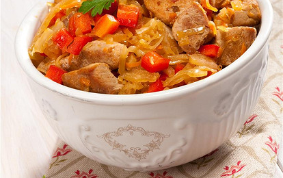 Свинина с квашеной капустой и перцем