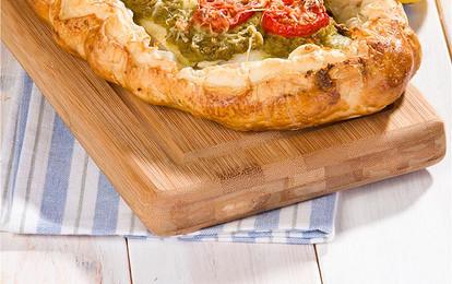 Рыбный пирог с пастой из оливок