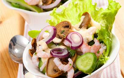 Креветочный салат с шампиньонами