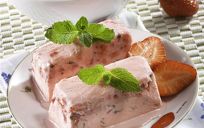 Клубничный пломбир со свежей мятой