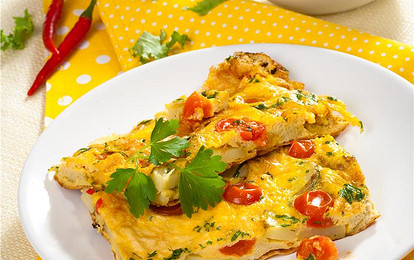 Омлет с картофелем и помидорами