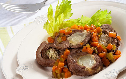Рулет из телятины с орехами