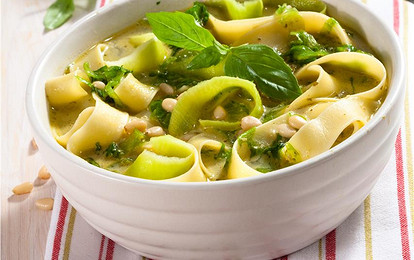 Лапша с песто и шпинатом