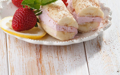 Творожно-банановый десерт с клубничным кремом