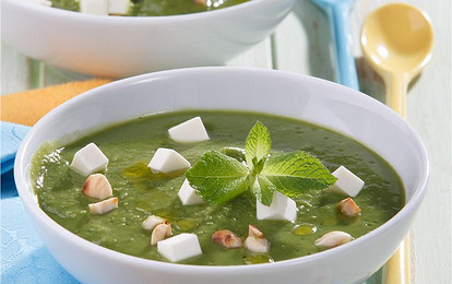 Суп с сыром и орехами