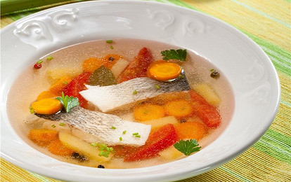 Уха с помидорами и картофелем