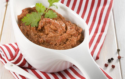 Аджика с яблоками и грецкими орехами