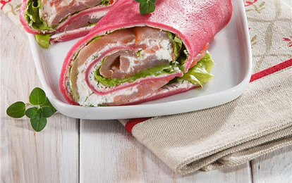 Острые рулетики с начинкой из семги и творога