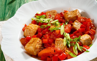 Жаркое из свинины со сладким перцем и помидорами