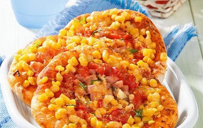 Мини-пиццы с кукурузой