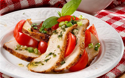 Салат из индейки с помидорами