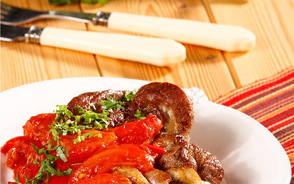 Отбивные из баранины с помидорами и сладким перцем