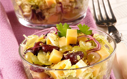 Салат из фасоли с виноградом