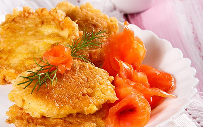 Картофельные оладьи с рыбой