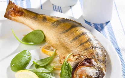 Судак с кисло-сладкими яблоками