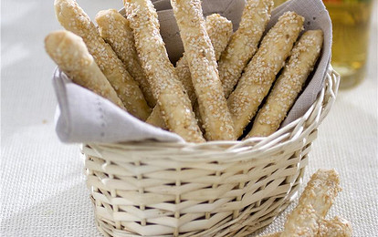 Сырные палочки с кунжутом