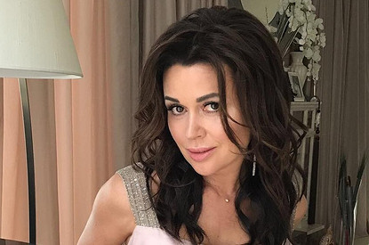 Отец Жанны Фриске рассказал, чем лечат Анастасию Заворотнюк