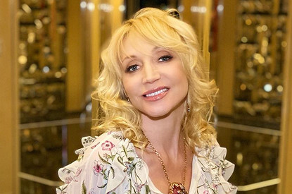 «Я обескуражена»: Кристина Орбакайте оправдалась за ношение маски (видео)