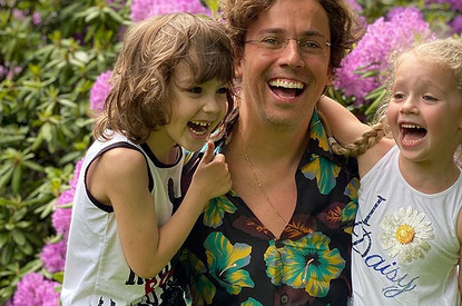 Максим Галкин показал, как вместе с детьми и Аллой Пугачевой отдыхает на природе (видео)