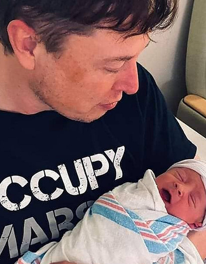 Илон Маск опубликовал милое фото с новорожденным сыном