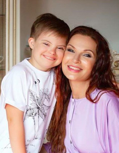 «Я готова воевать»: Эвелину Бледанс возмутили слова Сергея Белоголовцева об особенных детях