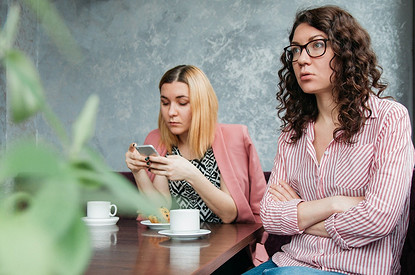 Подруги и услуги: должны ли друзья платить нам за работу