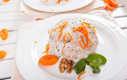 Йогуртовый десерт с курагой и грецкими орехами