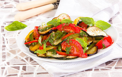 Теплый салат с баклажанами