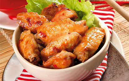 Золотистые крылышки под сладким медово-соевым соусом