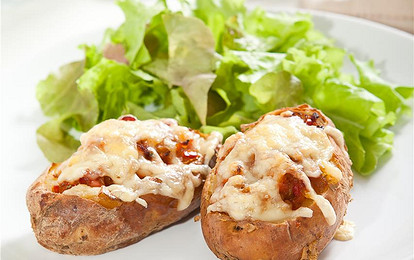 Картофель с овощами под сырной корочкой