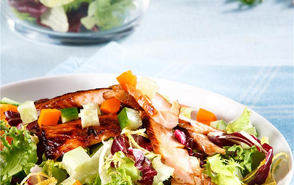 Салат с жареной семгой