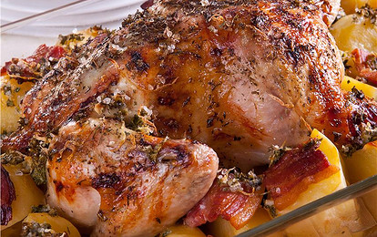 Запеченная  курица с картофелем