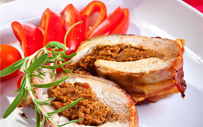 Рулет из свинины с грибами