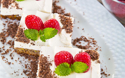 Пирожные с малиной