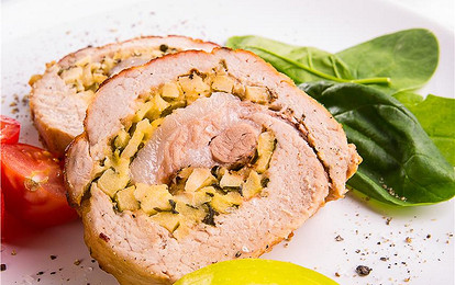 Рулет из свинины с яблоками 