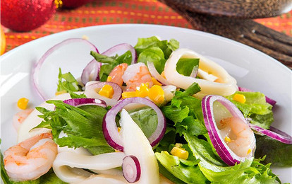 Салат с морепродуктами 