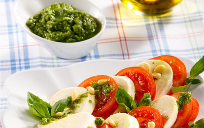 Итальянская закуска с моцареллой