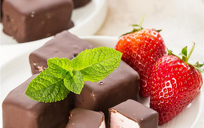 Розовое суфле в шоколаде